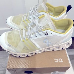 Women’s OnCloud Running Shoes “CLOUD X SHIFT” in colors Vapor & Acacia, Size 8.5